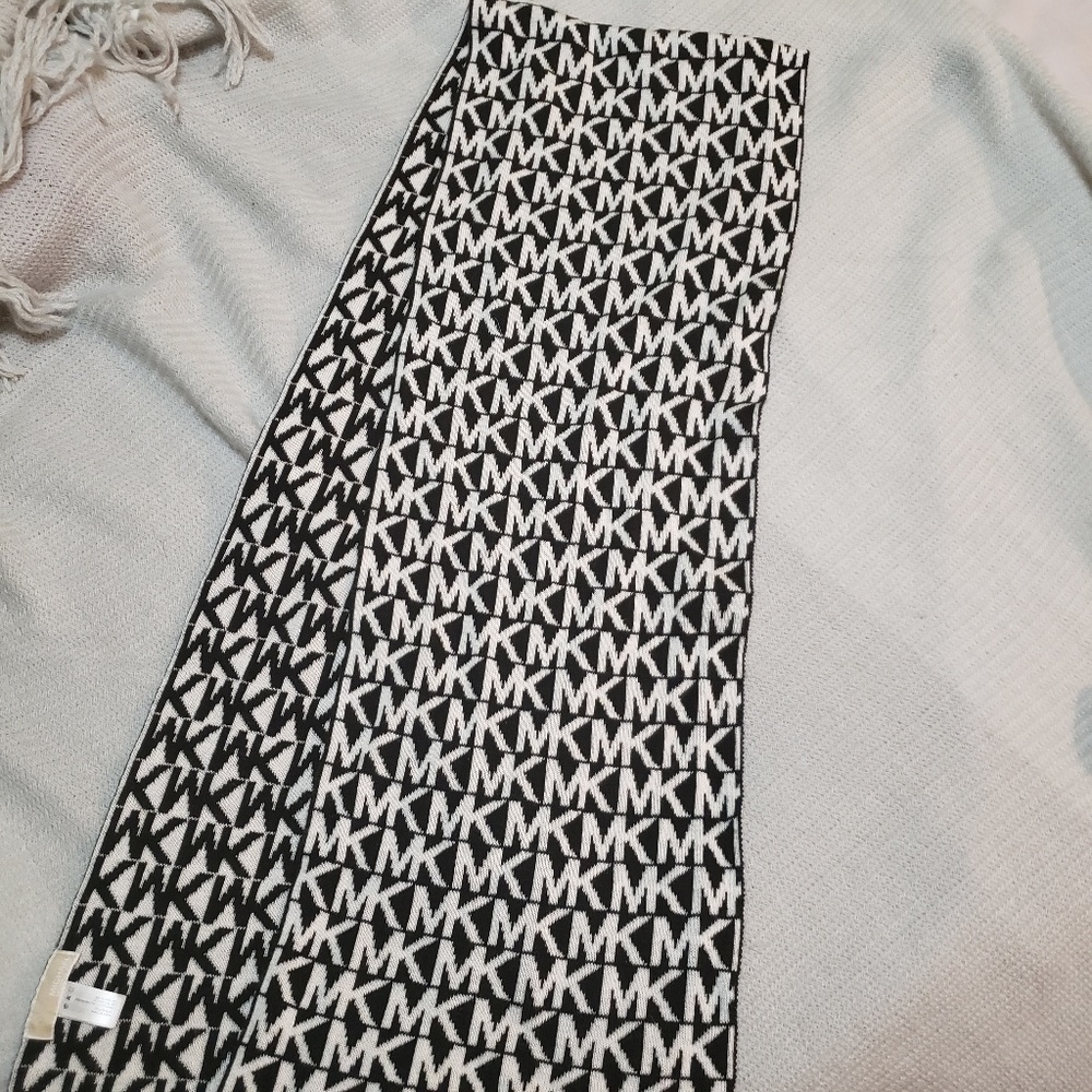 Michael Kors Reversible Scarf Black & White
